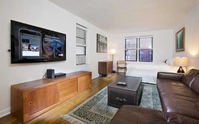 Primary Photo - 54 E 8th St