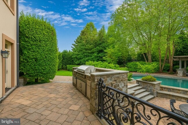 Building Photo - 8305 Fox Haven Dr