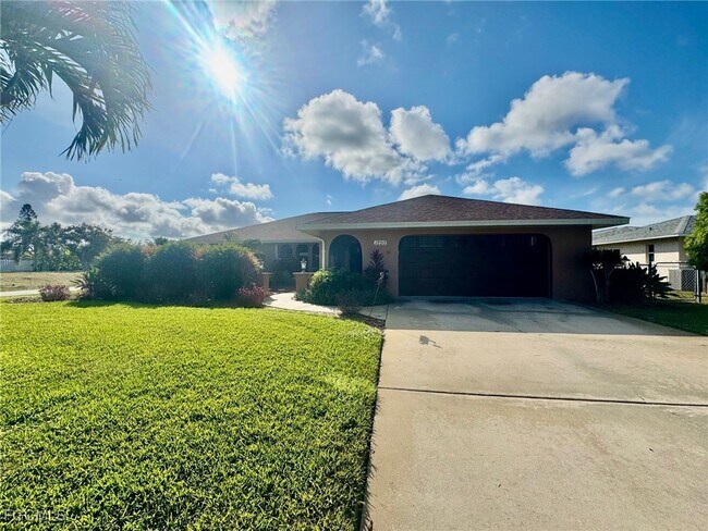 Building Photo - 1220 SE 19th Ln