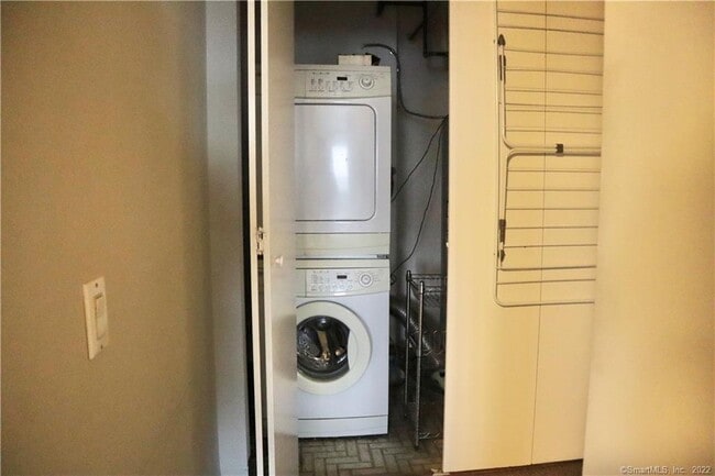 Building Photo - 51 Schuyler Ave