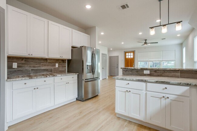 Building Photo - 3817 Winfield Ave