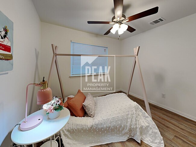 Building Photo - Spooky Move-In Special - Sign a lease by 1...