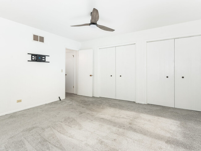 Building Photo - 115 S Brainard St