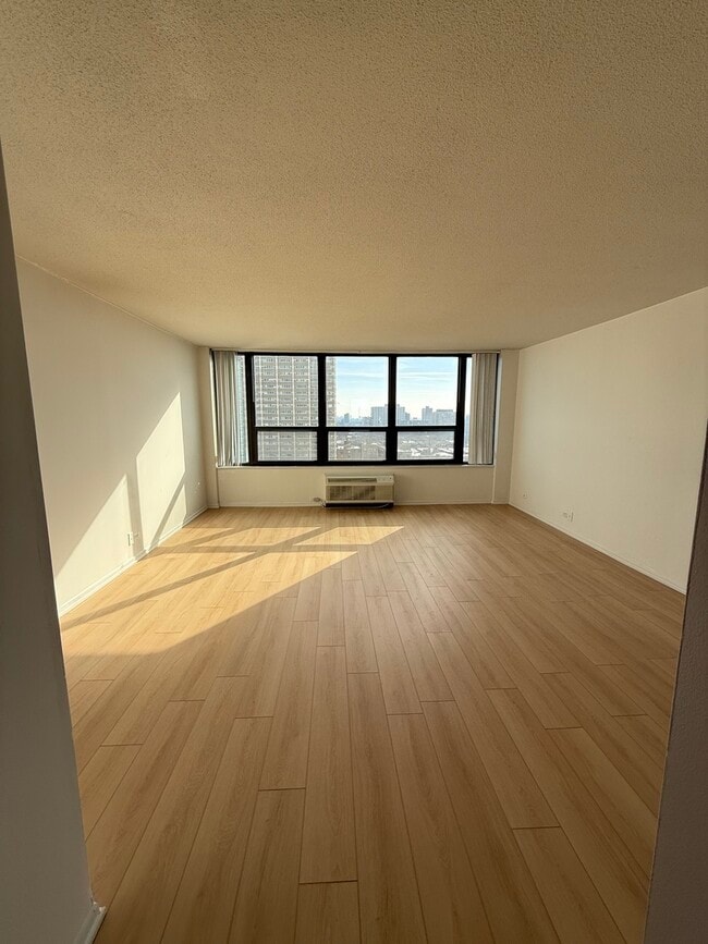 Building Photo - 5100 N Marine Dr