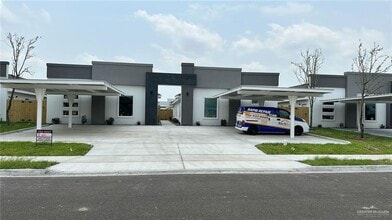 Building Photo - 10 Diamond W Ave