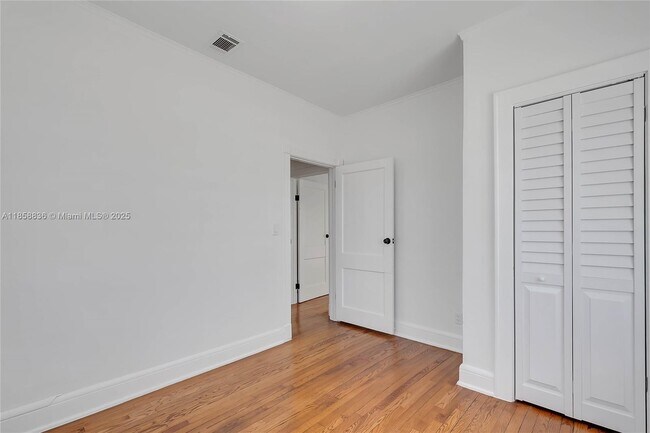 Building Photo - 2336 SW 17th St