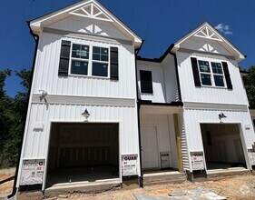 Building Photo - Move in Special* $500 Gift Card* 3 Bedroom...