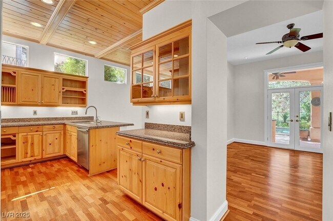 Building Photo - 9005 Opus Dr