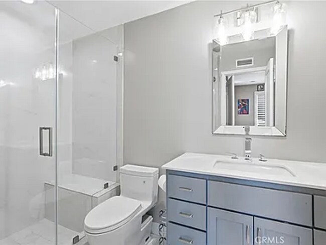 Building Photo - Newly Renovated 2BD Condo in Gated Community Now Available!