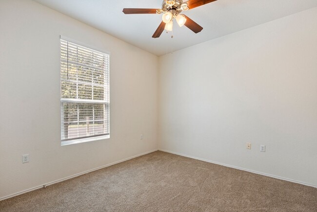 Building Photo - Lovely Single Story, 3 bedrooms, 2 bathrooms, Home in Northeast Austin!!!!