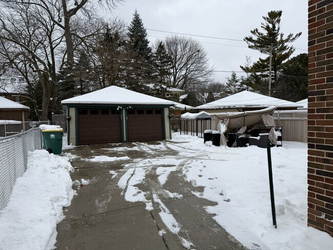 Building Photo - 2031 E Marion St