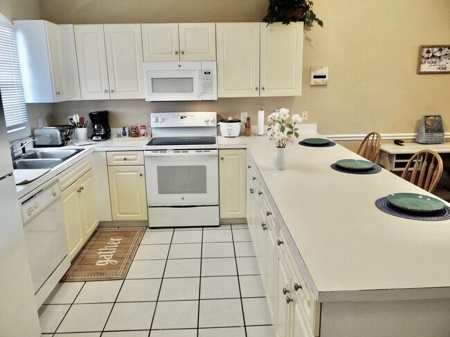 Building Photo - All Inclusive Seasonal Rental Available 11...