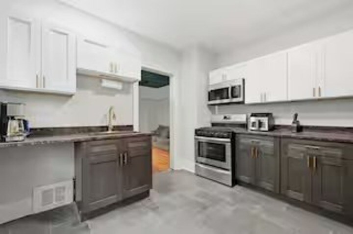 Building Photo - 2287 Lothrop St