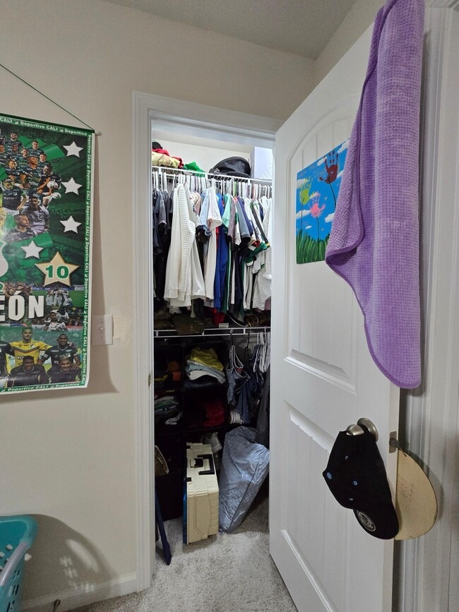 Building Photo - 335 Niblick Dr