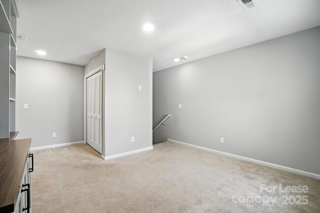 Building Photo - 1737 Hooper Court