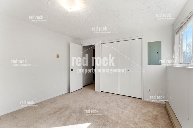 Building Photo - 820 S Liberty Dr