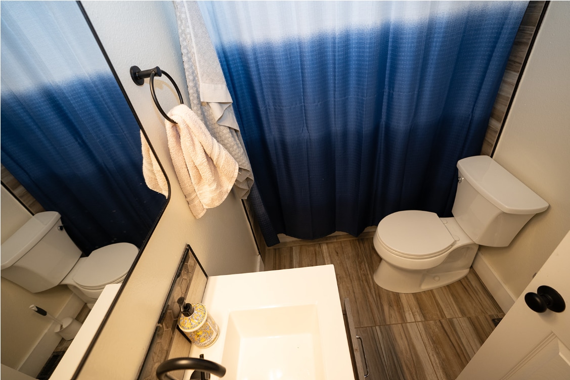 Building Photo - 7061 Utica St