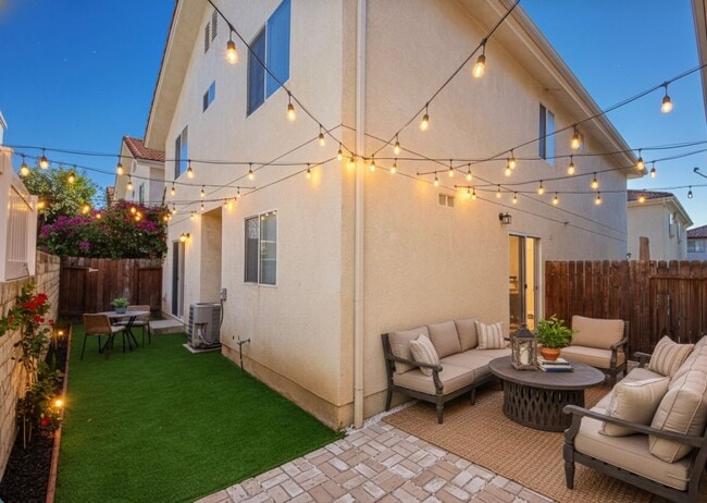 Building Photo - Fully Renovated 4 Bed/3.5Bath Home with Garage + Private Yard