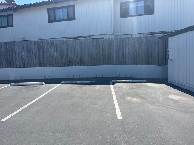 Building Photo - Newly renovated Townhome Grove Heights 1.5...