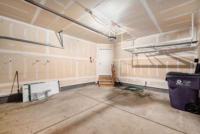 Building Photo - Spacious 3 Bed 3 Bath in the heart of Green Valley Ranch ELECTRICITY INCLUDED IN RENT