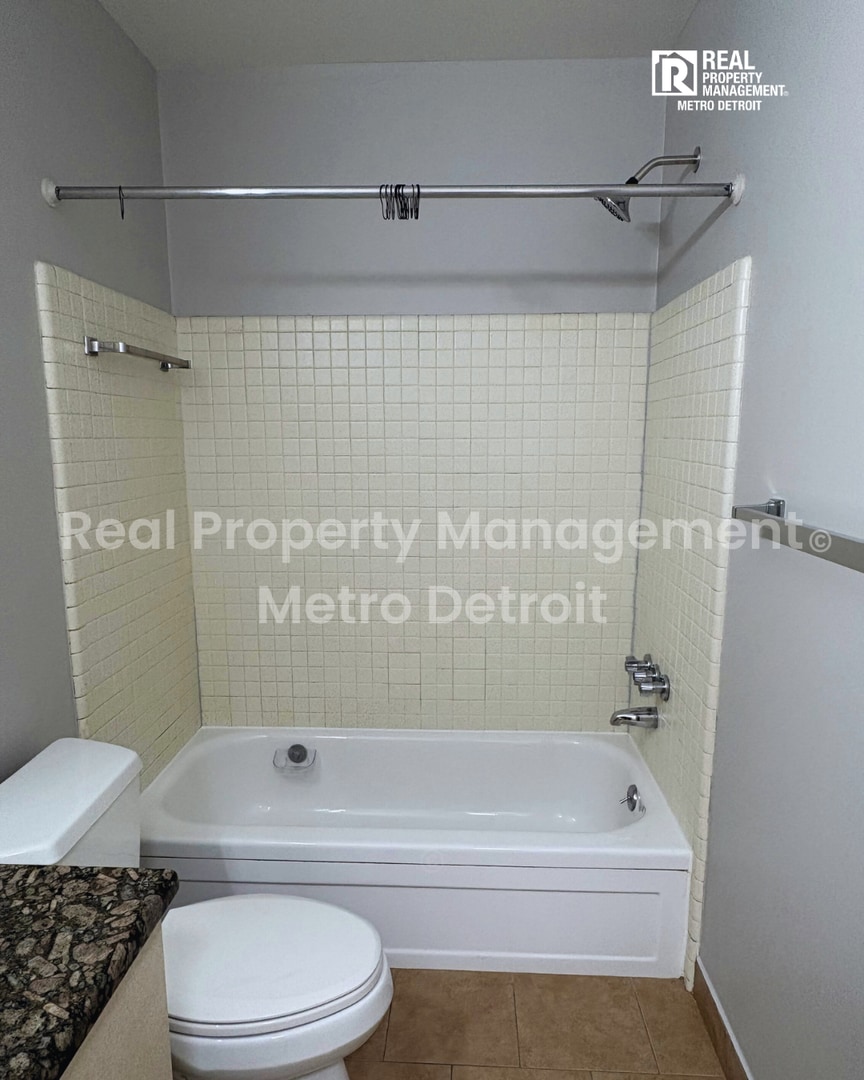 Building Photo - 22108 Dante St