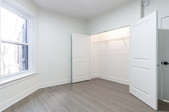 Building Photo - Modern and Luxurious 3b/2b Apartment Near Loyola University