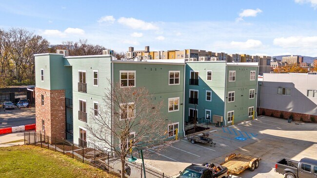 Building Photo - ONE MONTH FREE! 621 MLK *Income Restricted*