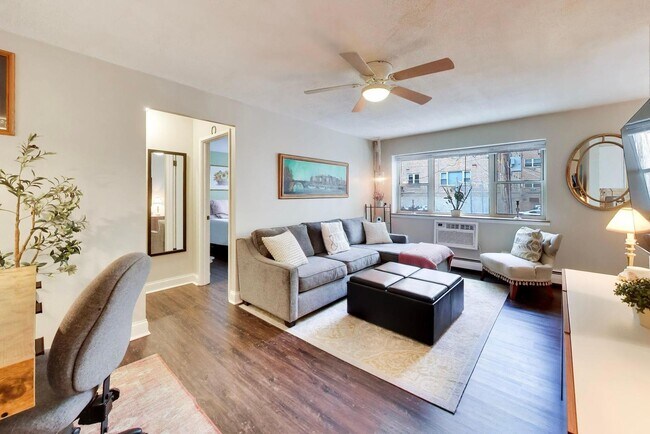 Building Photo - 420 W Aldine Ave
