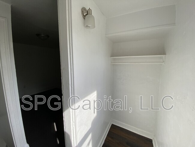Building Photo - 28 E Maple St