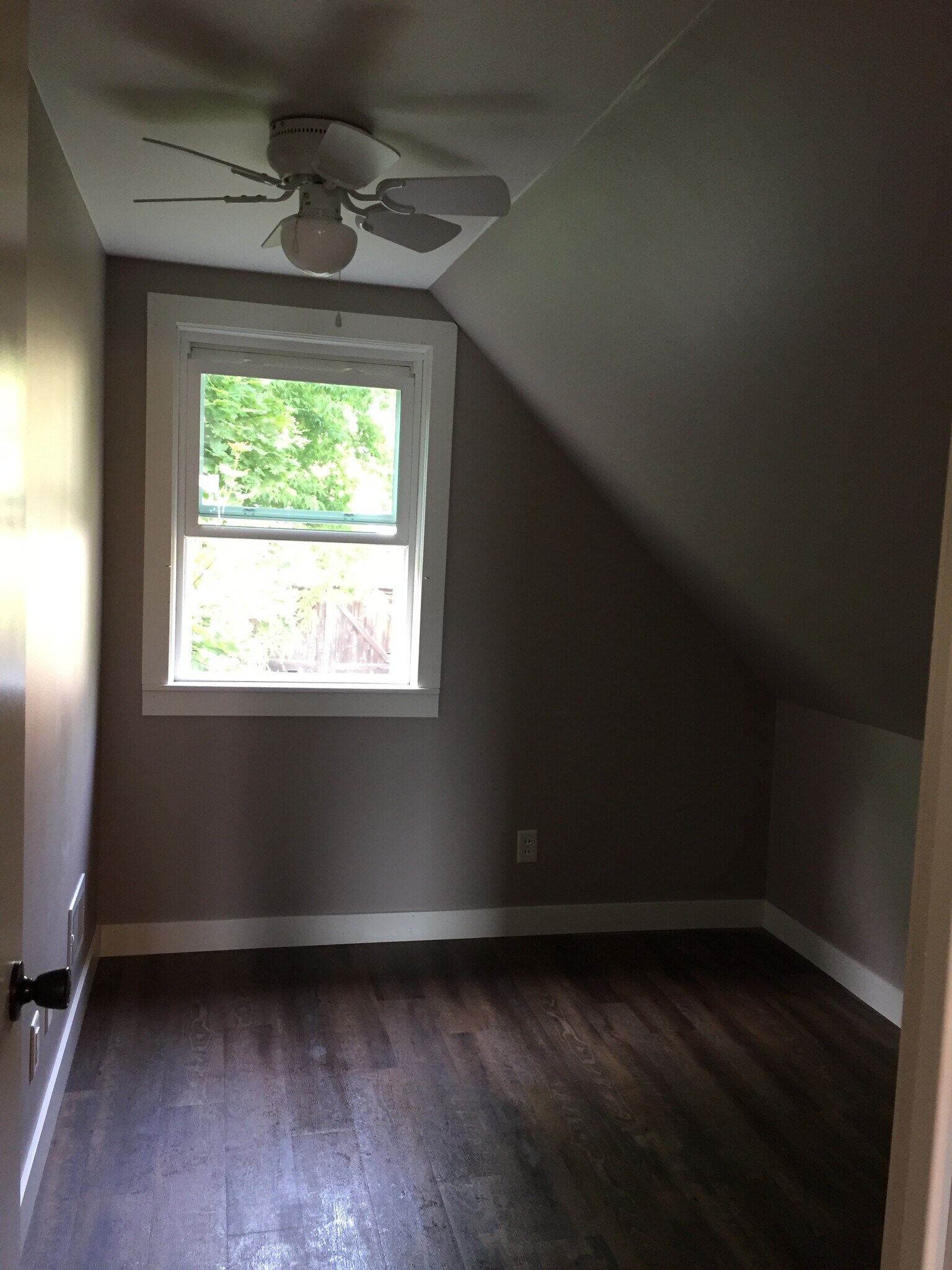 Back East Bedroom - 835 Warren St