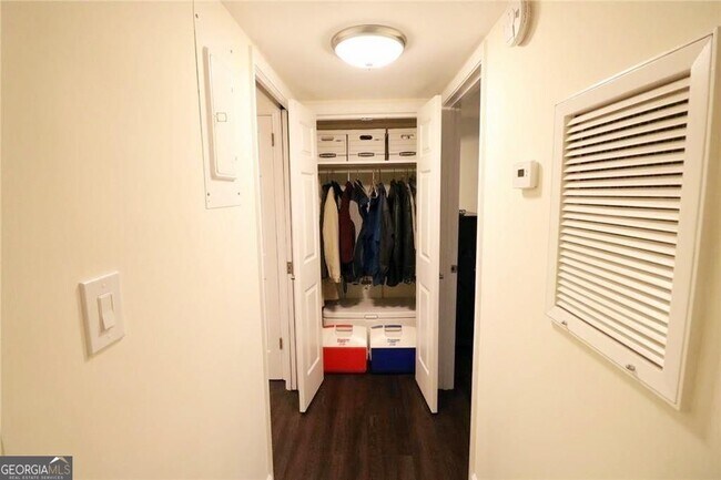 Building Photo - 11 Cantey Pl NW