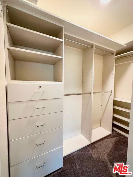 Building Photo - 805 N W Knoll Dr