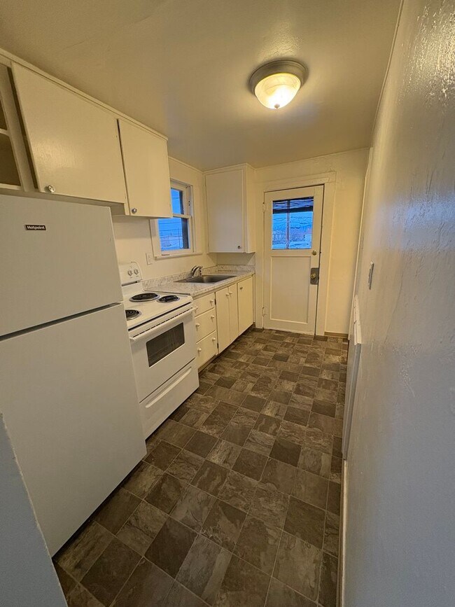 Building Photo - 440 N Grape St