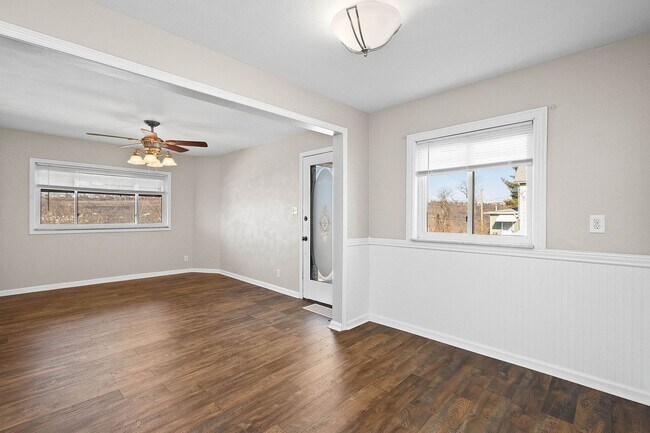 Building Photo - Beautiful 2 bedroom home in Port Vue available August 15!