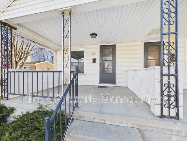 Building Photo - 444 7th St