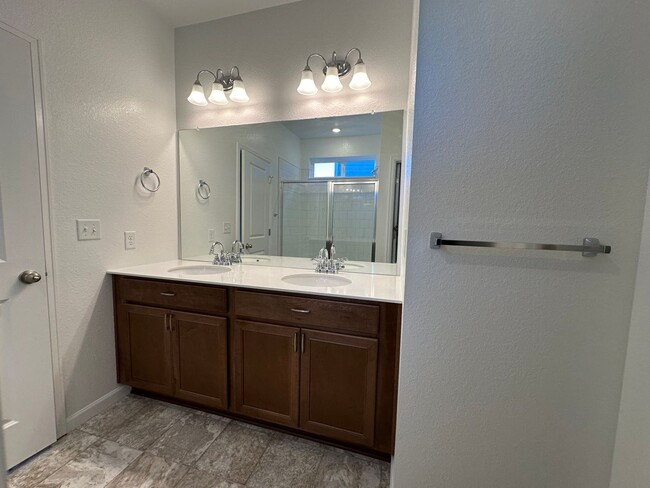 Building Photo - Spacious and Updated 3 Bedroom Home with Attached Garage in Longmont Available for June!