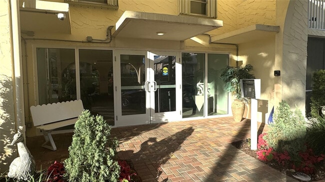 Building Photo - 951 De Soto Rd