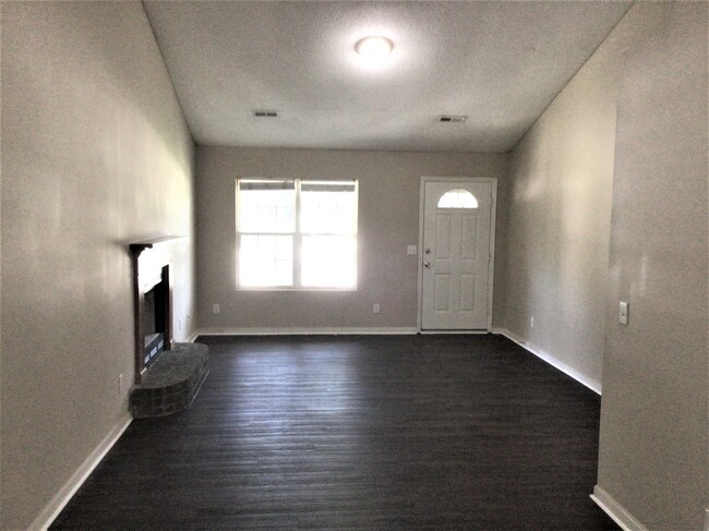 Building Photo - 105 Caboose Court