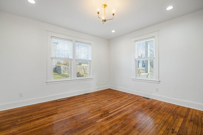 Building Photo - Spacious Corner-Lot Home on Carolina Ave