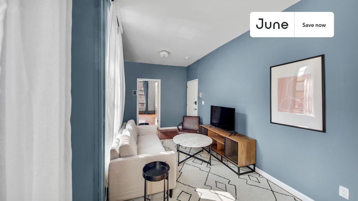 Building Photo - 301 E 104th St