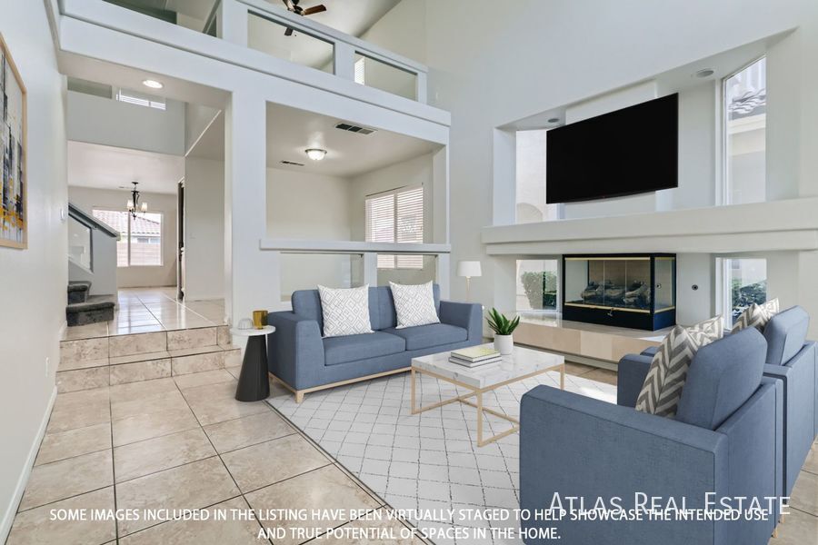 Building Photo - 10884 Royal Highlands St