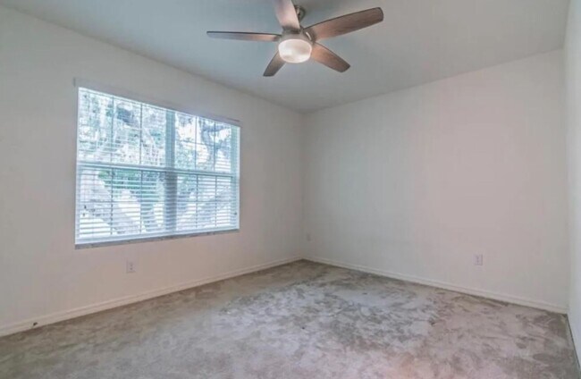 Building Photo - 1122 Hillhurst Dr