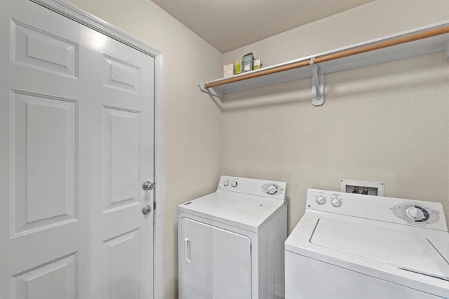 Building Photo - 9518 Denfield Ln