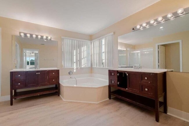 Building Photo - 7227 Chesapeake Cir