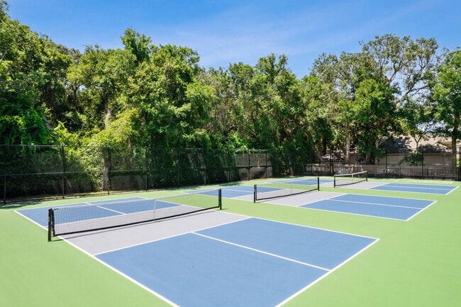 Building Photo - Ocean Village, 3 bed, 2 bath, FULLY furnished home! Walk to the Beach!