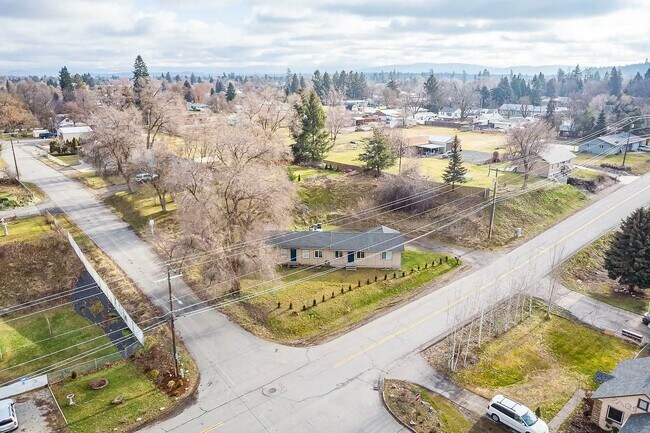 Building Photo - 8302 E Sinto Ave