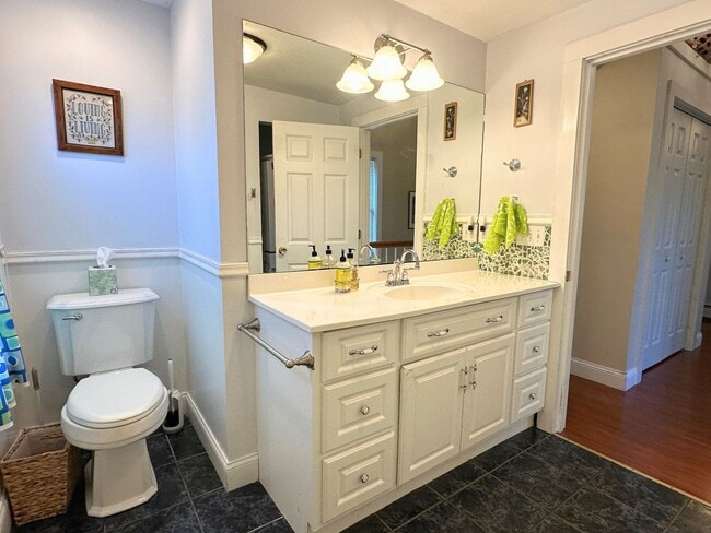 Building Photo - Winter Rental: Available Oct. 1-May 31 (Ut...