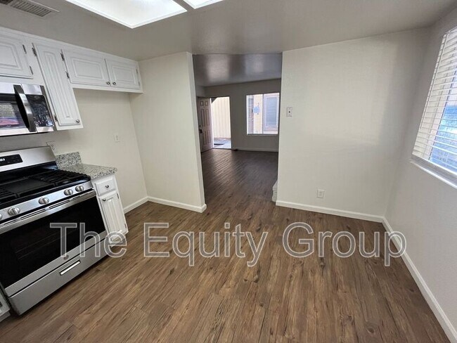 Building Photo - 3928 W Meadow Ave