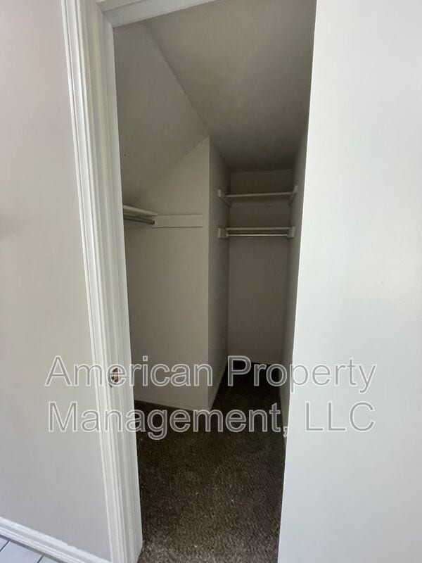 Building Photo - 1802 W 62nd St
