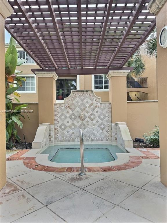 Building Photo - 8020 N Nob Hill Rd